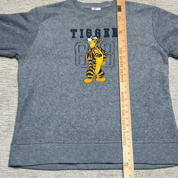Vintage Disney Store Gray Fleece Tigger Crewneck Pullover Sweatshirt Size Medium - Picture 6 of 6